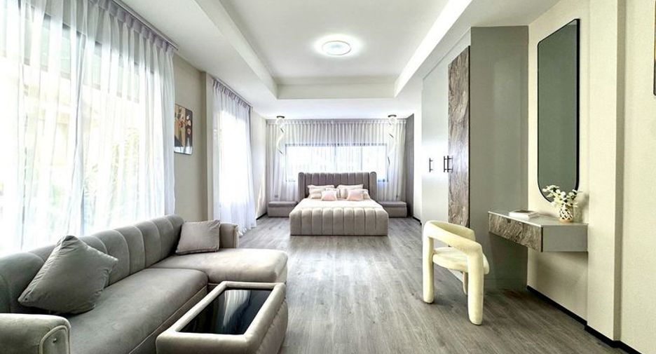 For sale 5 bedrooms villa in Bang Lamung, Chonburi