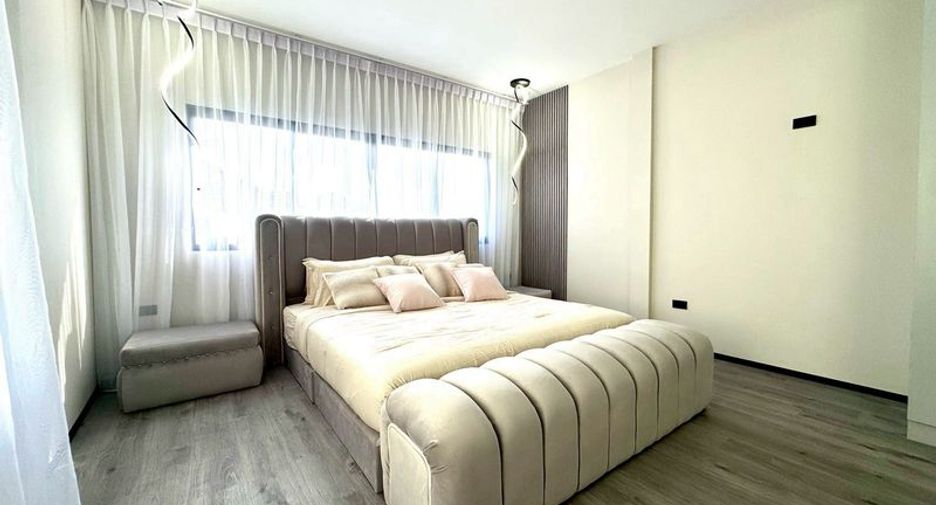 For sale 5 bedrooms villa in Bang Lamung, Chonburi