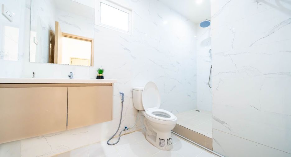 Villa en venta de 5 habitaciones en Bang Lamung, Chonburi