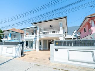 Villa zum Kauf mit 5 Zimmer in Bang Lamung, Chonburi