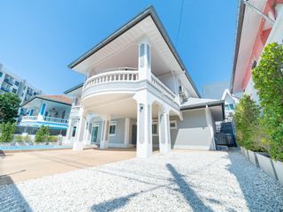 Villa zum Kauf mit 5 Zimmer in Bang Lamung, Chonburi