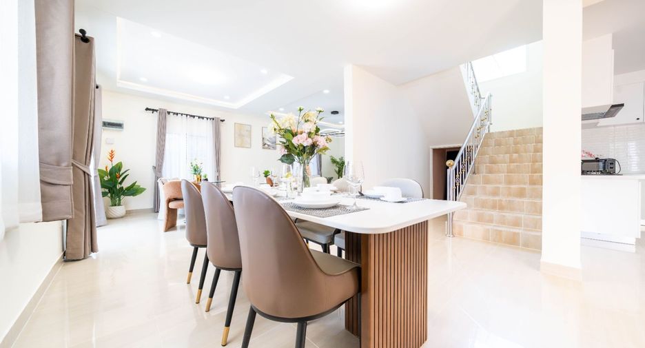 Villa en venta de 5 habitaciones en Bang Lamung, Chonburi