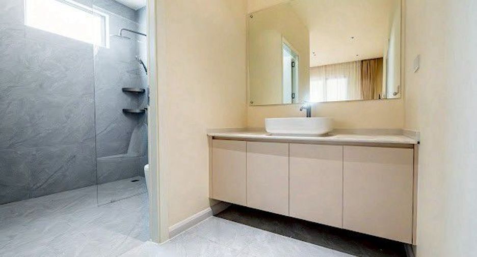 For sale 6 bedrooms villa in Bang Lamung, Chonburi