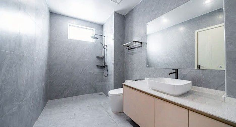 For sale 6 bedrooms villa in Bang Lamung, Chonburi
