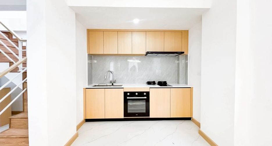 Villa en venta de 5 habitaciones en Bang Lamung, Chonburi