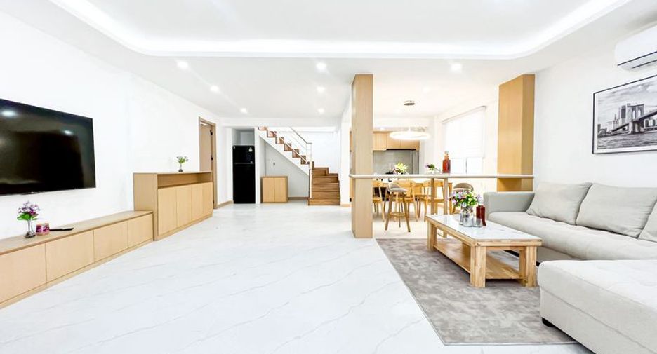 Villa en venta de 5 habitaciones en Bang Lamung, Chonburi