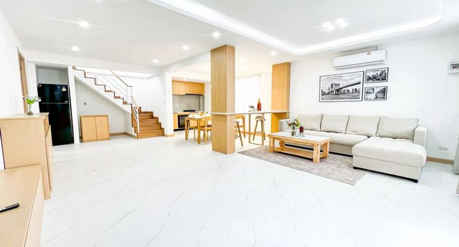 Villa en venta de 5 habitaciones en Bang Lamung, Chonburi