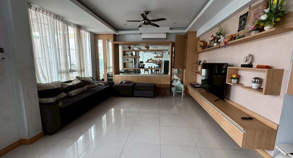 For sale 5 bedrooms villa in Bang Lamung, Chonburi