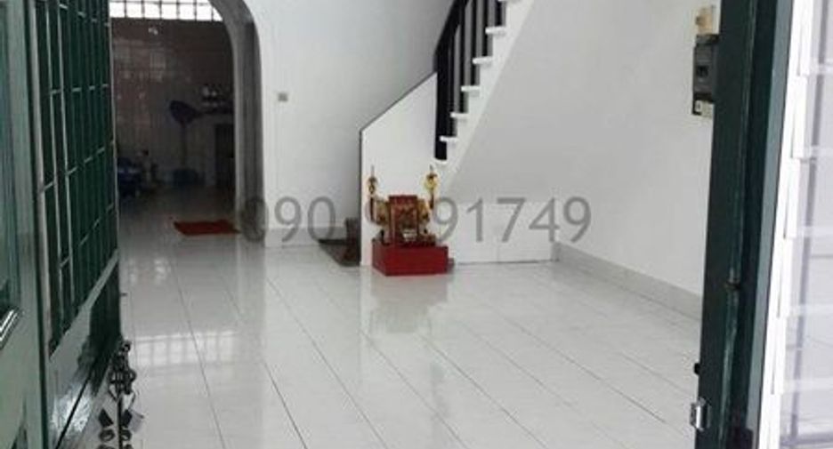 For rent 2 bedrooms townhouse in Bang Kapi, Bangkok