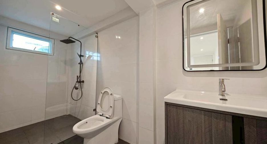 For sale 8 bedrooms villa in Bang Lamung, Chonburi