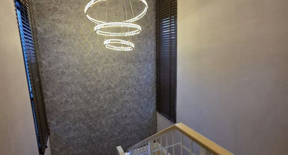 For sale 4 bedrooms house in Bang Lamung, Chonburi