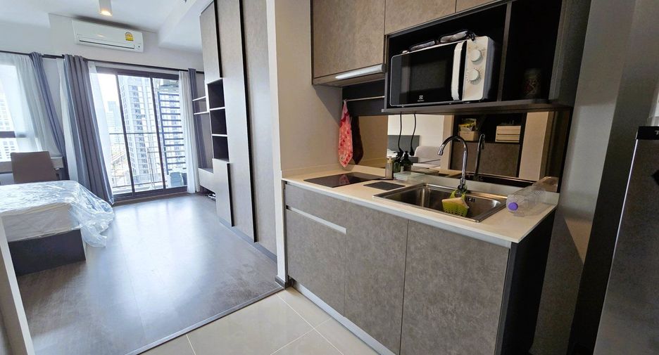 For rent 1 bed condo in Phaya Thai, Bangkok