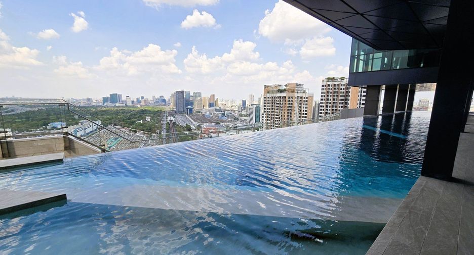 For rent 1 bed condo in Phaya Thai, Bangkok