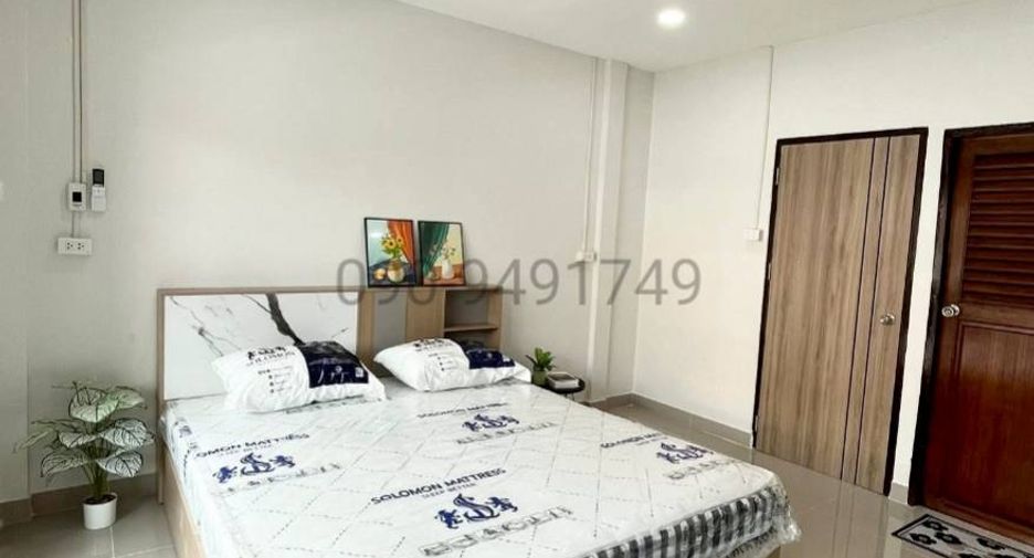 For rent 3 bedrooms townhouse in Bueng Kum, Bangkok