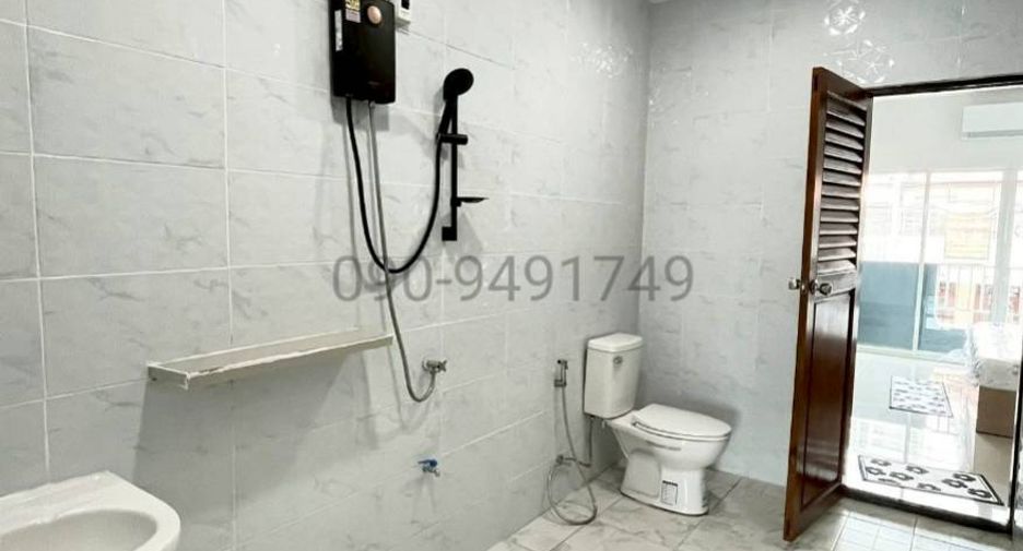 For rent 3 bedrooms townhouse in Bueng Kum, Bangkok