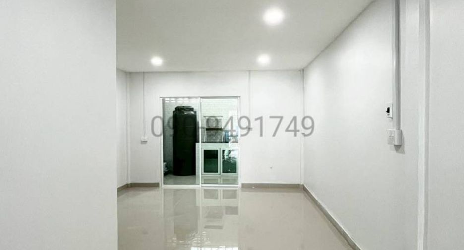 For rent 3 bedrooms townhouse in Bueng Kum, Bangkok