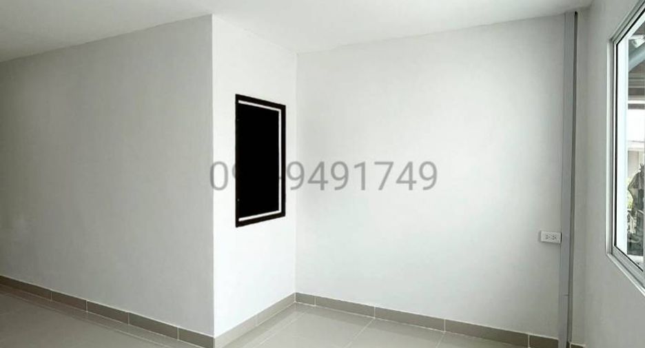 For rent 3 bedrooms townhouse in Bueng Kum, Bangkok