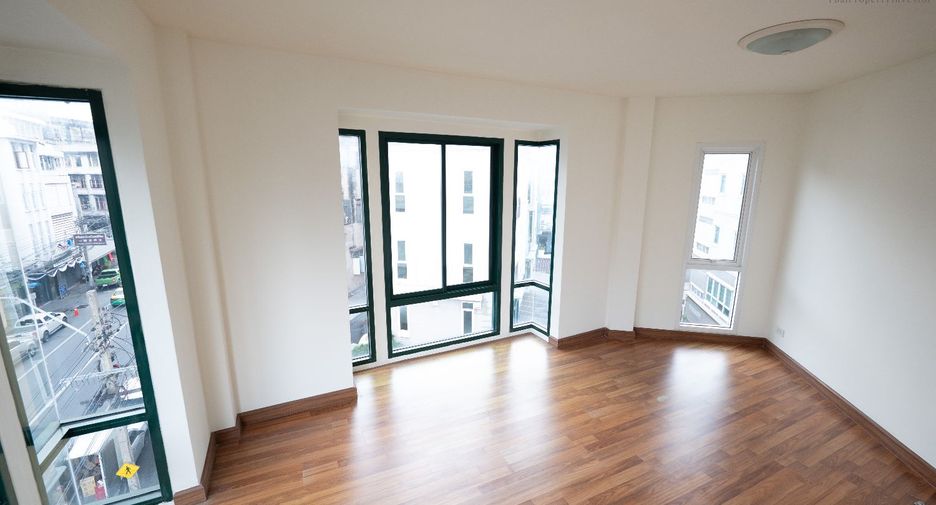 Reihenhaus zur Miete mit 6 Zimmer in Samphanthawong, Bangkok