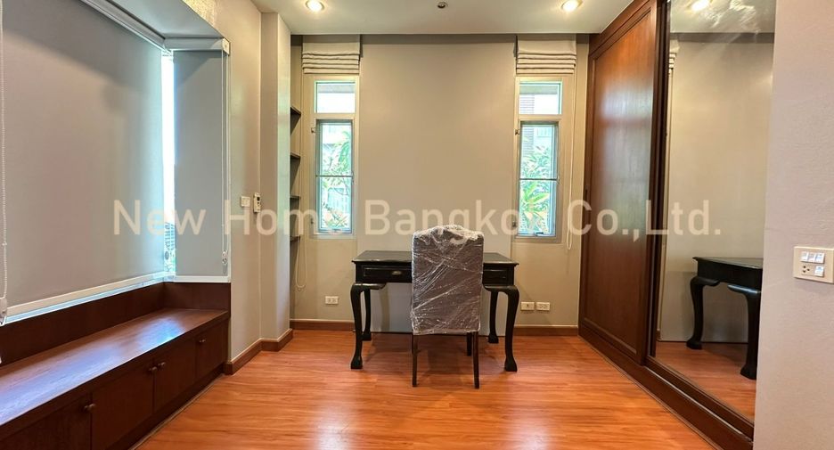 For rent 3 bedrooms house in Khlong Toei, Bangkok