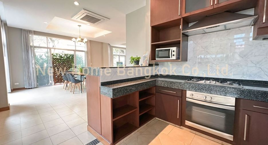 For rent 3 bedrooms house in Khlong Toei, Bangkok