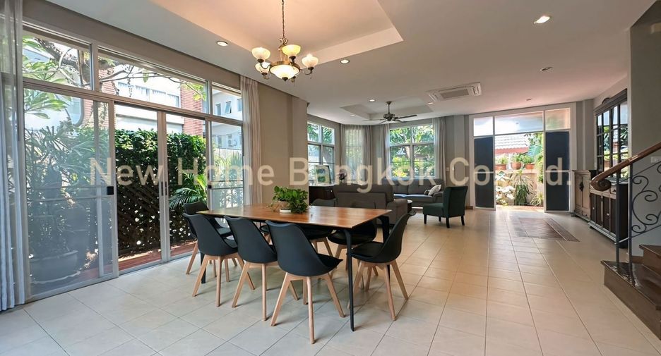 For rent 3 bedrooms house in Khlong Toei, Bangkok