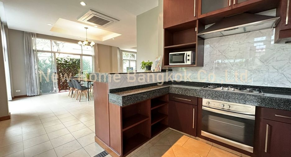 For rent 3 bedrooms house in Khlong Toei, Bangkok