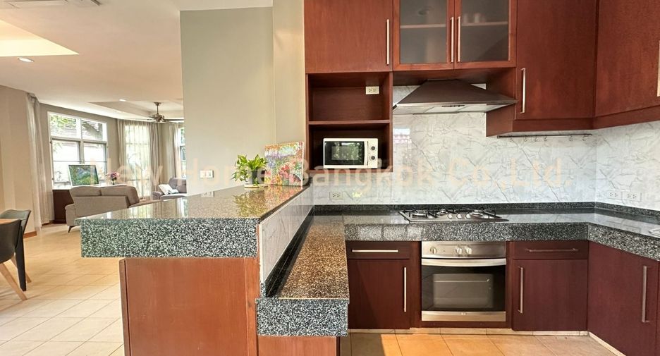 For rent 3 bedrooms house in Khlong Toei, Bangkok