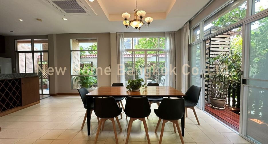 For rent 3 bedrooms house in Khlong Toei, Bangkok