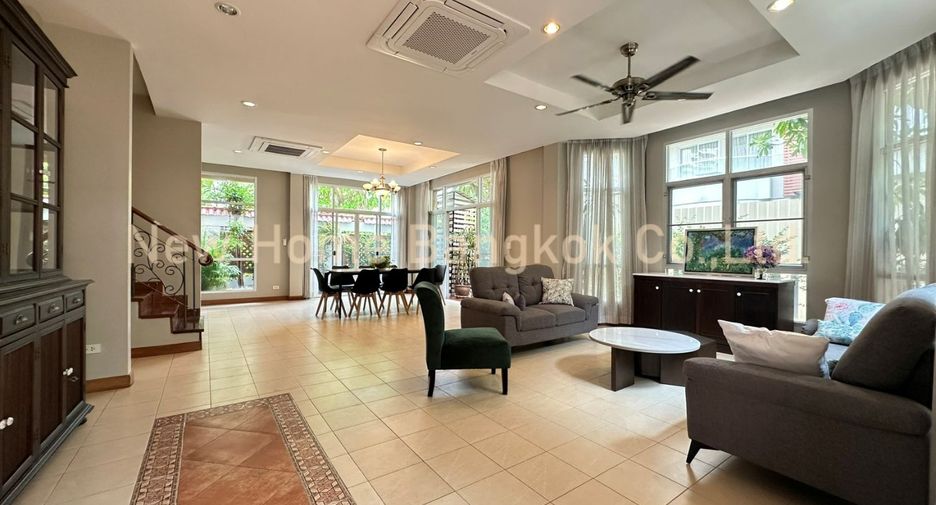 For rent 3 bedrooms house in Khlong Toei, Bangkok