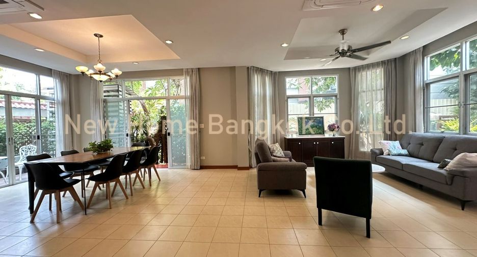 For rent 3 bedrooms house in Khlong Toei, Bangkok