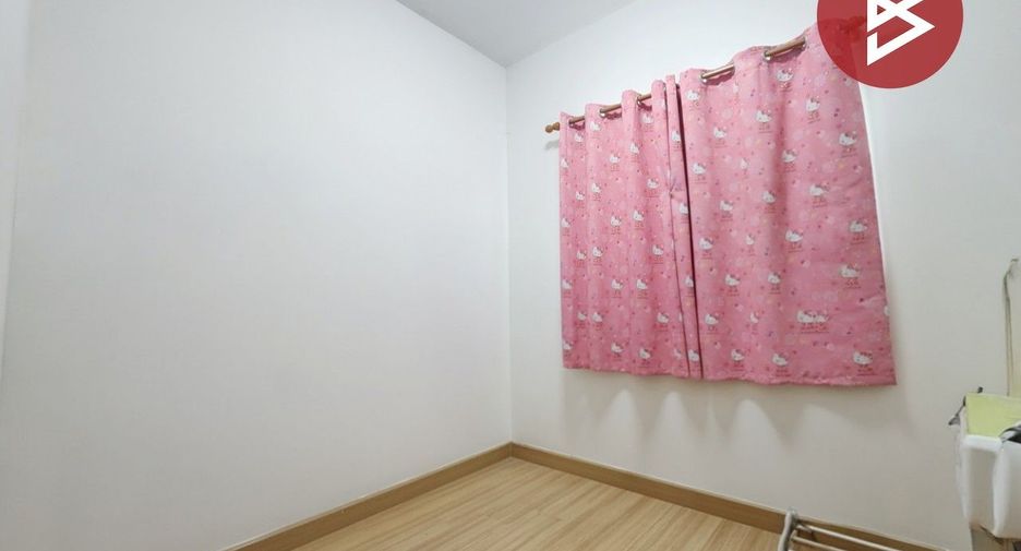 For sale 4 ベッドルーム townhouse in Phan Thong, Chonburi
