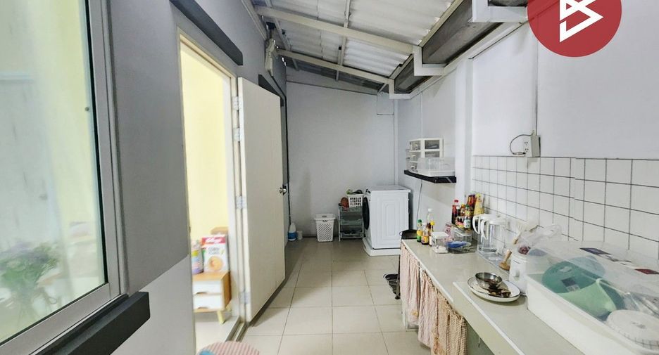 For sale 4 ベッドルーム townhouse in Phan Thong, Chonburi