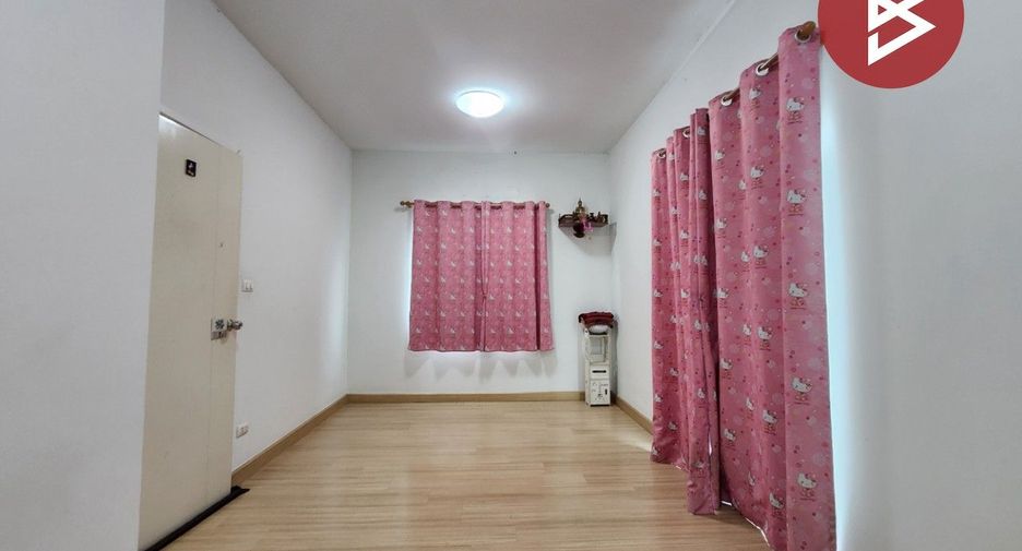 For sale 4 ベッドルーム townhouse in Phan Thong, Chonburi
