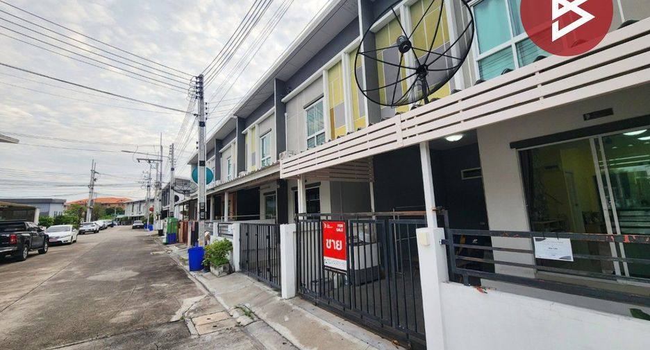 For sale 4 ベッドルーム townhouse in Phan Thong, Chonburi