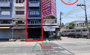 Gewerbefläche zum Kauf mit 3 Zimmer in Lam Luk Ka, Pathum Thani
