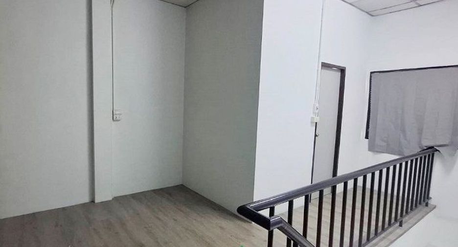 Local comercial en venta de 3 habitaciones en Lam Luk Ka, Pathum Thani