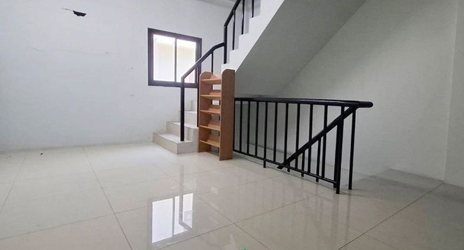 Local comercial en venta de 3 habitaciones en Lam Luk Ka, Pathum Thani
