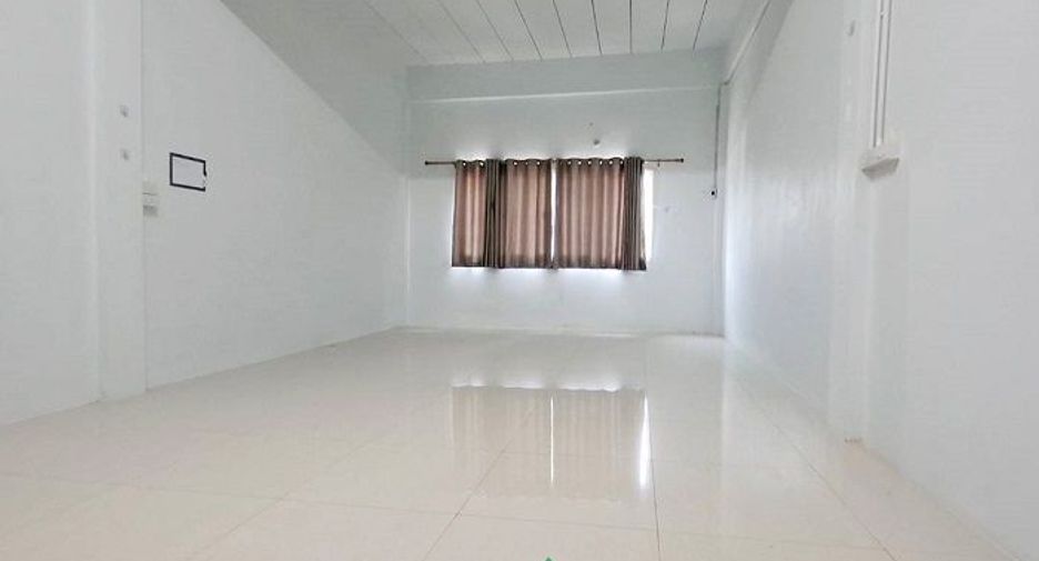 Local comercial en venta de 3 habitaciones en Lam Luk Ka, Pathum Thani