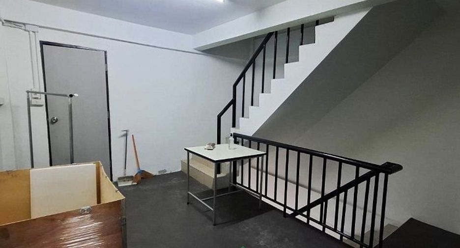 Local comercial en venta de 3 habitaciones en Lam Luk Ka, Pathum Thani