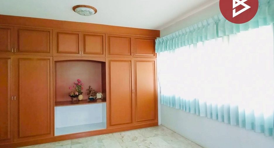 For sale 3 bedrooms house in Mueang Nakhon Sawan, Nakhon Sawan