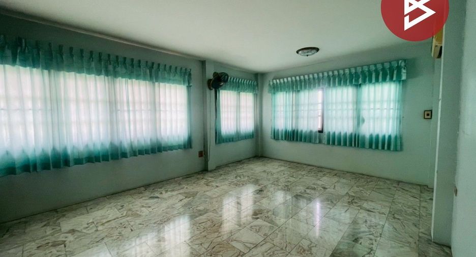 For sale 3 bedrooms house in Mueang Nakhon Sawan, Nakhon Sawan