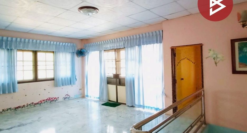For sale 3 bedrooms house in Mueang Nakhon Sawan, Nakhon Sawan
