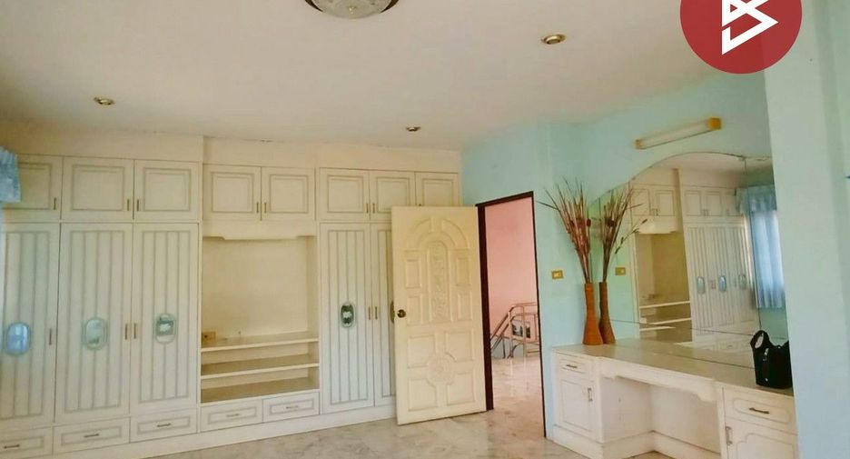 For sale 3 bedrooms house in Mueang Nakhon Sawan, Nakhon Sawan