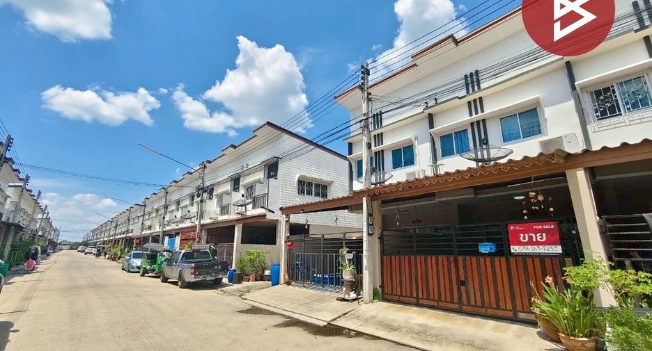 Casa adosada en venta de 3 habitaciones en Sam Phran, Nakhon Pathom