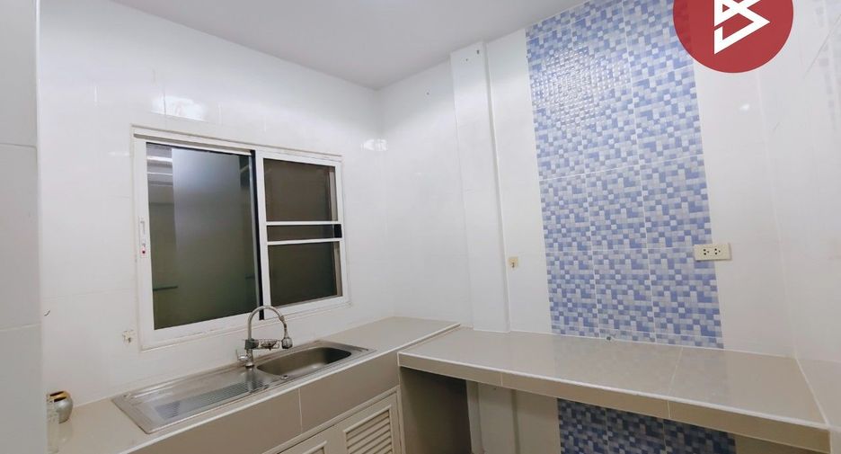 Casa adosada en venta de 3 habitaciones en Sam Phran, Nakhon Pathom