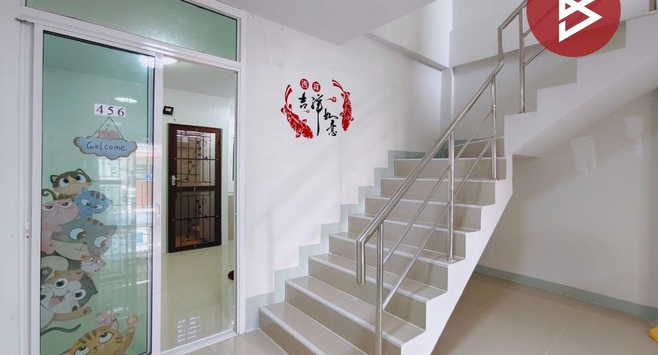 Casa adosada en venta de 3 habitaciones en Sam Phran, Nakhon Pathom
