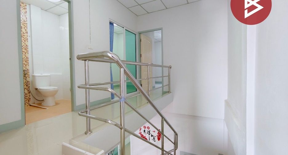 Casa adosada en venta de 3 habitaciones en Sam Phran, Nakhon Pathom