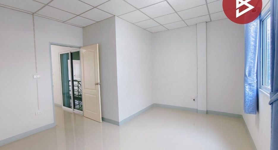 Casa adosada en venta de 3 habitaciones en Sam Phran, Nakhon Pathom