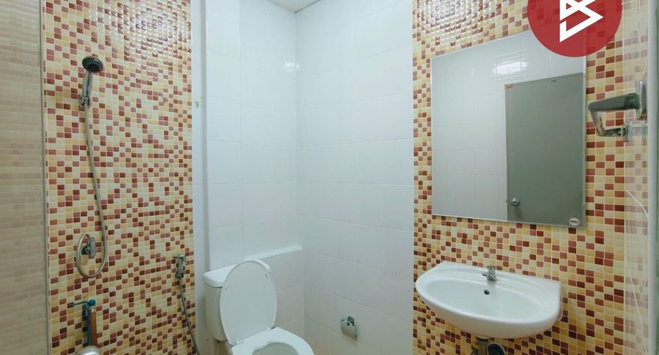 Casa adosada en venta de 3 habitaciones en Sam Phran, Nakhon Pathom