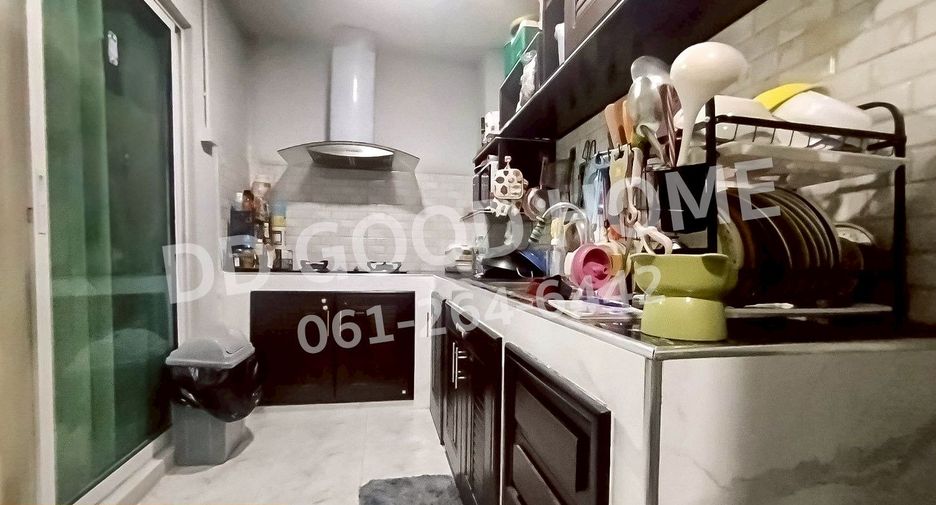 For sale 4 bedrooms townhouse in Sai Noi, Nonthaburi